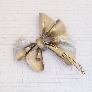 Vintage Gold Tone Floral Abstract Ribbon Brooch - V21